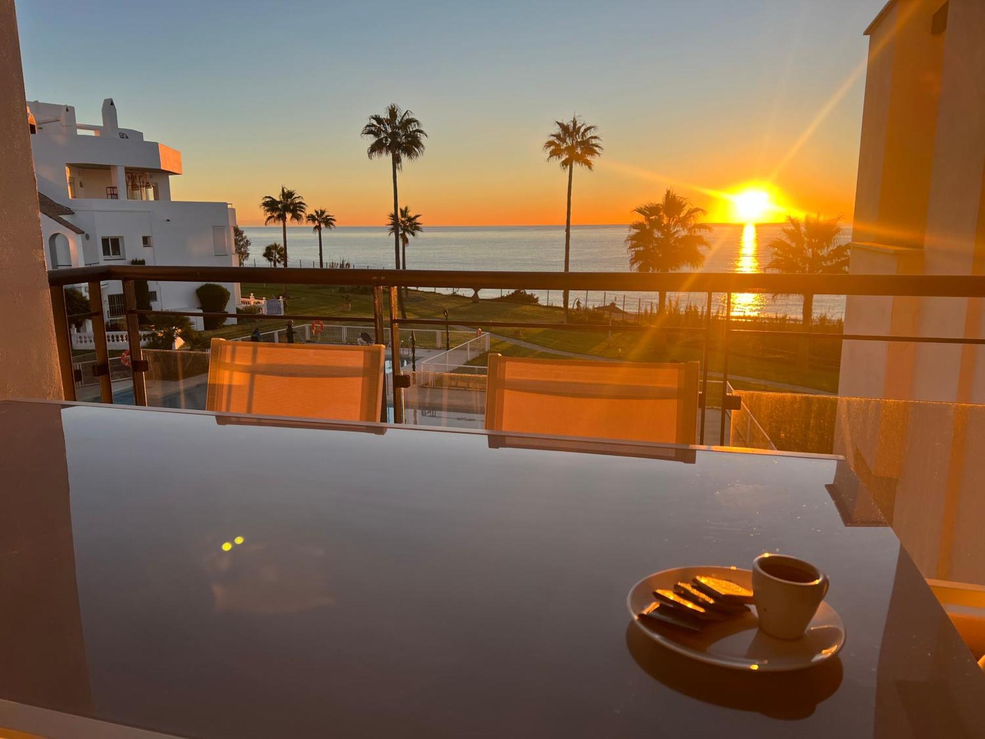Sunrise Beach Front - Casares Del Mar ภายนอก รูปภาพ